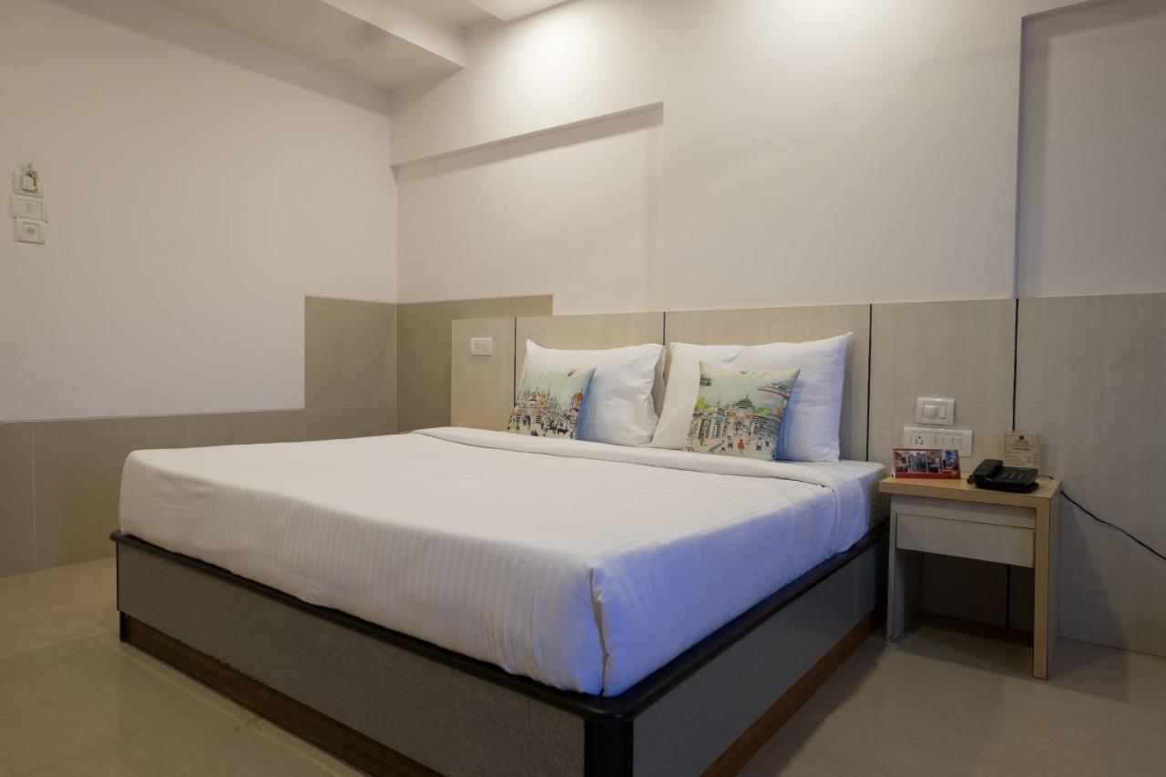 Oyo Flagship 561 Host Inn Mumbai Ngoại thất bức ảnh